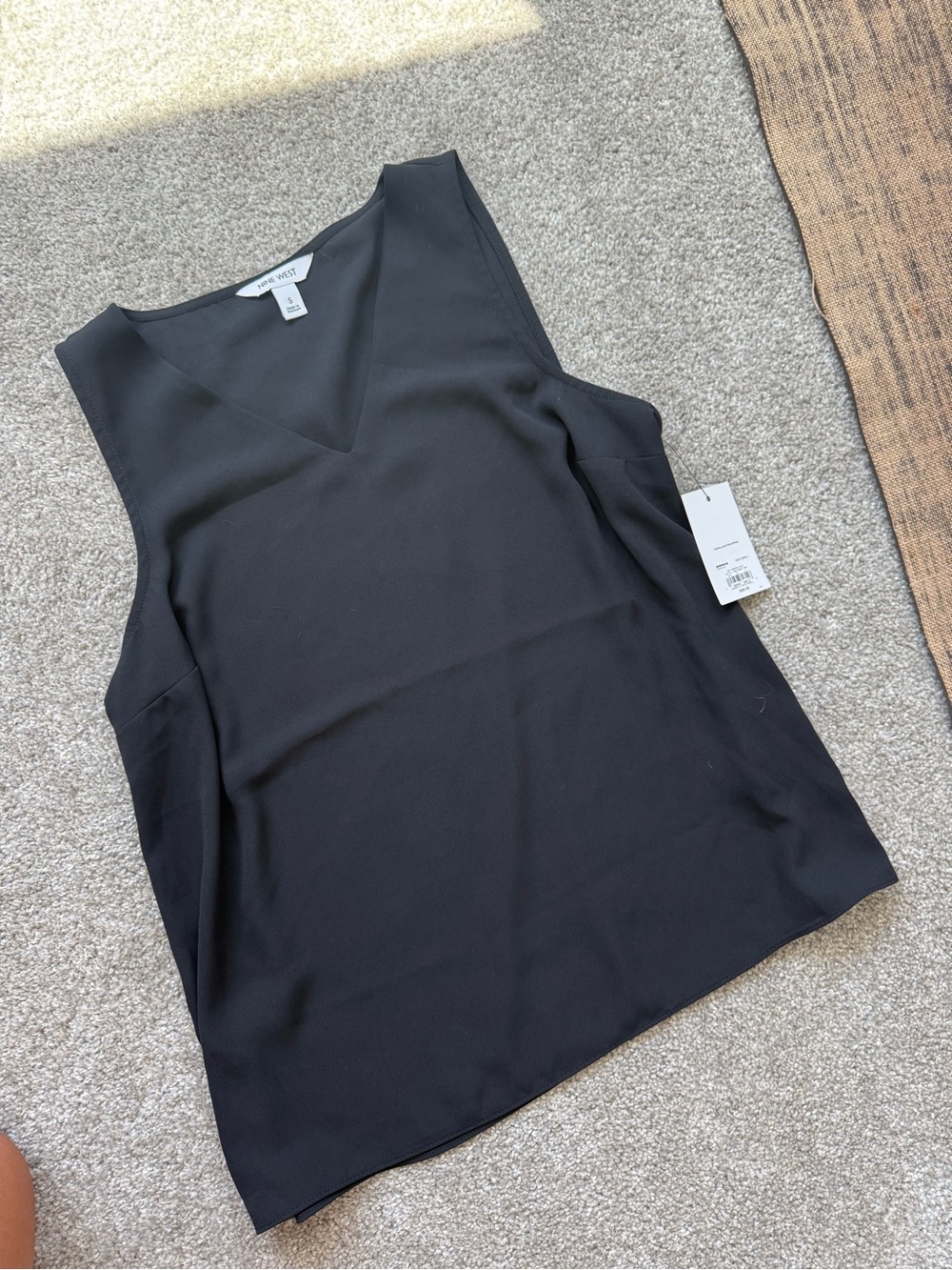 Nine West Shell Black V-Neck Sleeveless Top